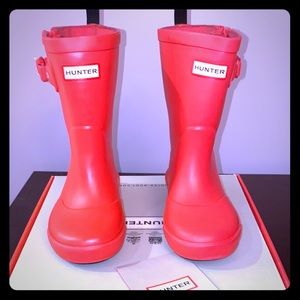 Hunter kids boots, size 10 US & 9 UK coral color